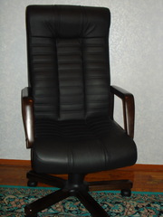 Продам кресло кожаное б/у в отличном состоянии