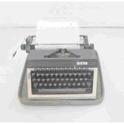 Продам портативную механическую пишущую машинку Еrika 
