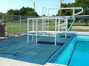 Травмобезопасные покрытия для зон вокруг бассейнов..