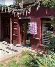 Магазинофіс послуги.   Червона лінія з окремим входом. Свіжий ремонт.